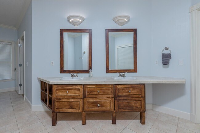 Building Photo - 313 S Forest Dune Dr