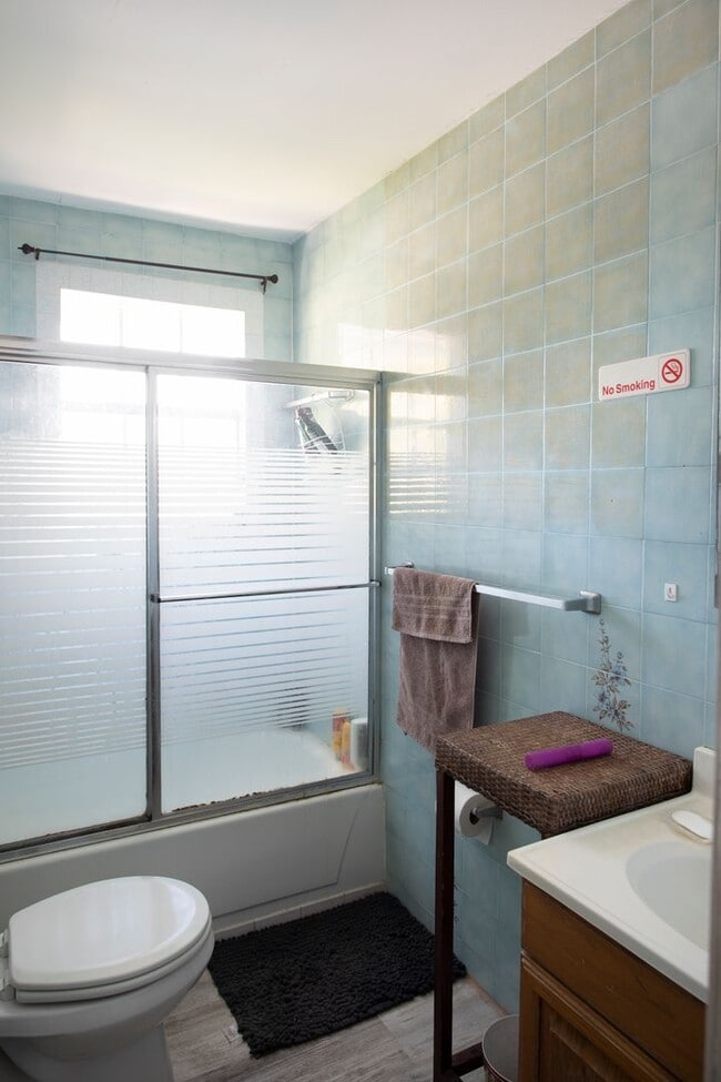 Building Photo - Private 1 bedroom with Bathroom and a Shared kitchen with other 3 bedrooms