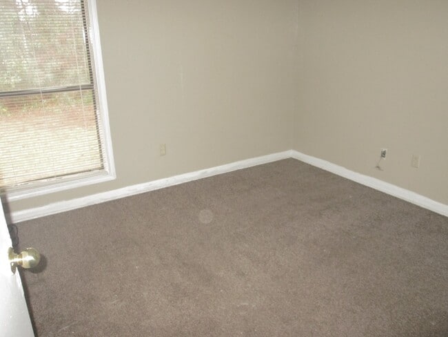 Building Photo - 3015 Courtney Ave