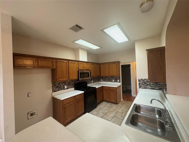 Building Photo - 1002 Leah Ln