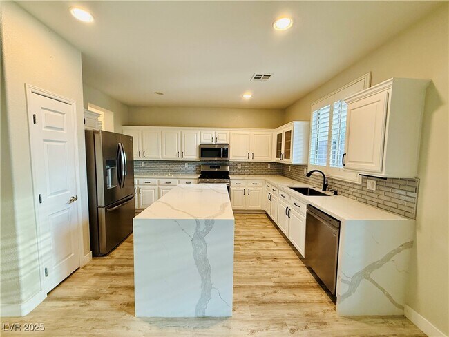 Building Photo - 777 Valley Rise Dr