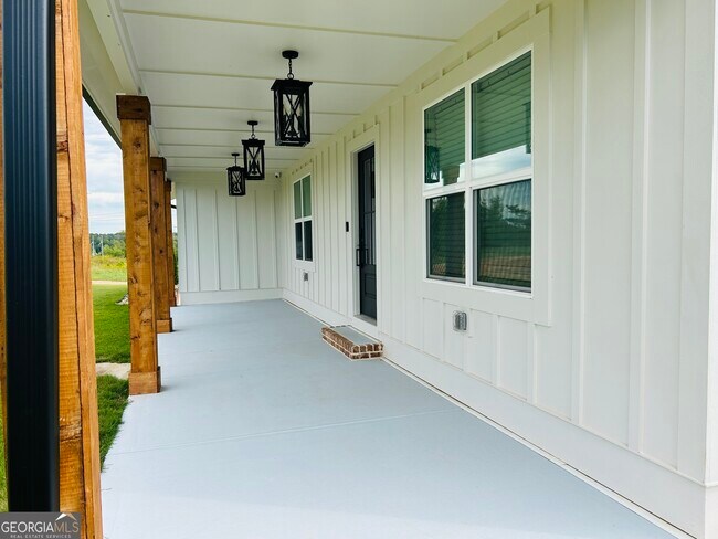 Building Photo - 425 Smokey Rd