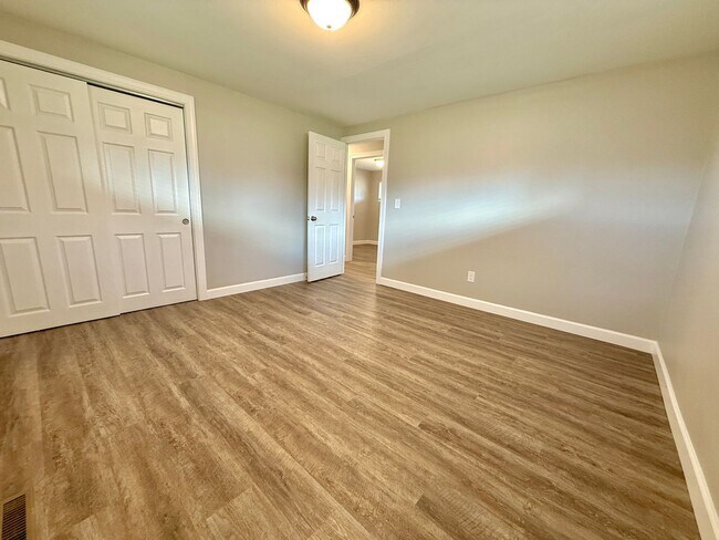 Building Photo - 301 Lesher Dr