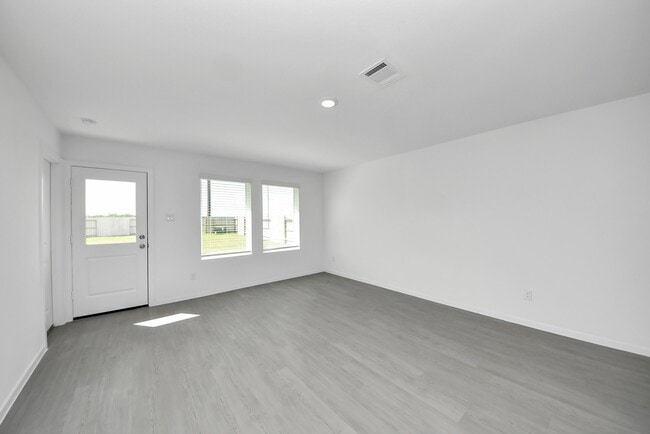 Building Photo - 10411 Birds Nest Dr
