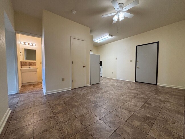 Building Photo - Uptown Apartments