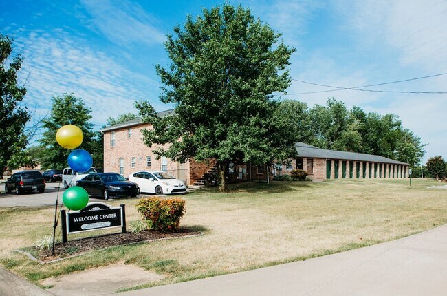 Building Photo - 108 Coyote Ct