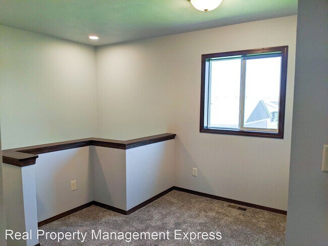 Building Photo - 3 br, 2.5 bath House - 4600 E Whisper Ridg...
