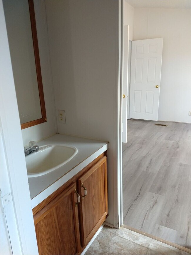 Building Photo - 239 Castlebury Ln