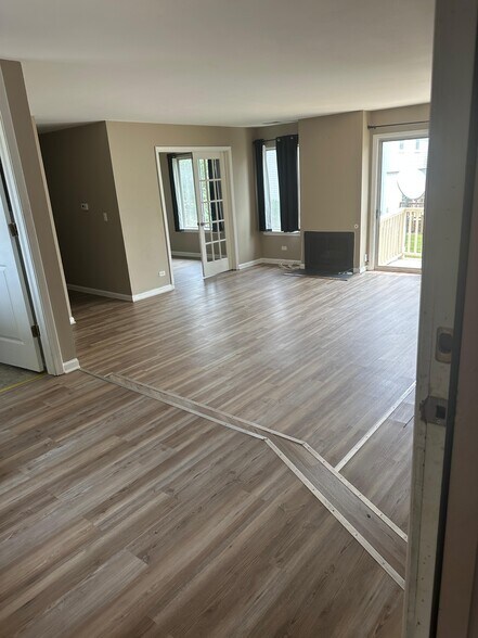 Building Photo - 320 Springlake Ln