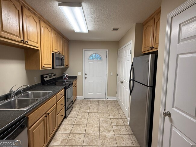 Building Photo - 112 Lakeview Commons Dr