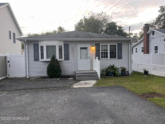Primary Photo - 516 Harvey Ave