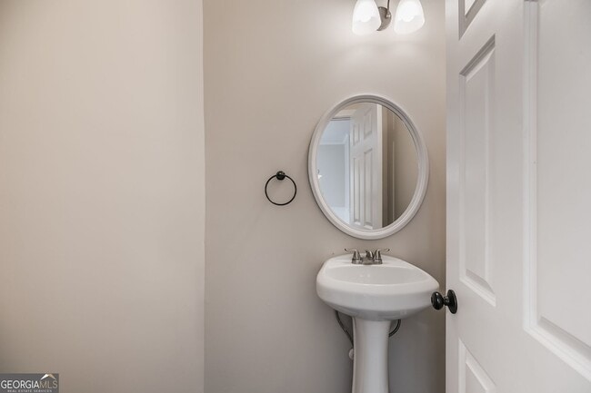 Building Photo - 960 N Grand Ave NW