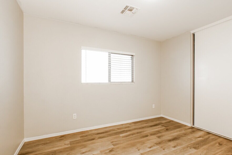 Building Photo - 10609 W Via Del Sol