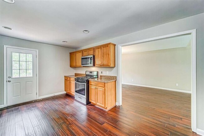 Building Photo - 2218 Woodfern Dr