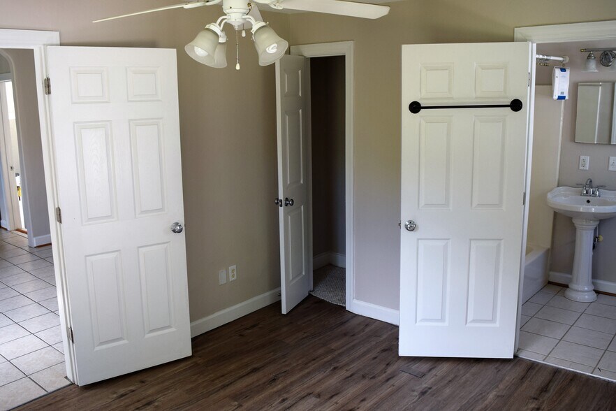 Back bedroom with closet - 18 Morrison Ave