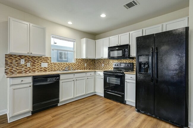 Building Photo - 1531 Parkfiled Cir 78664 | 3 Bed 2.5 Bath $1800