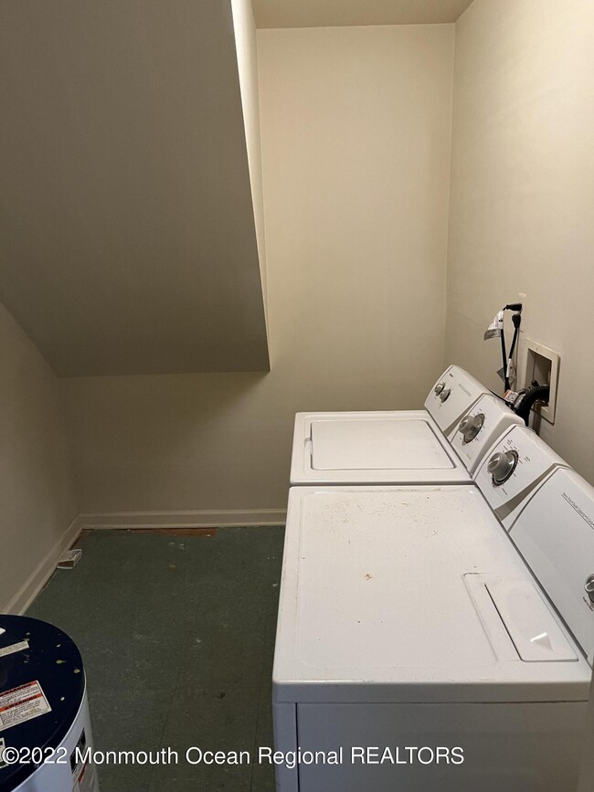 Building Photo - 200 7th Ave