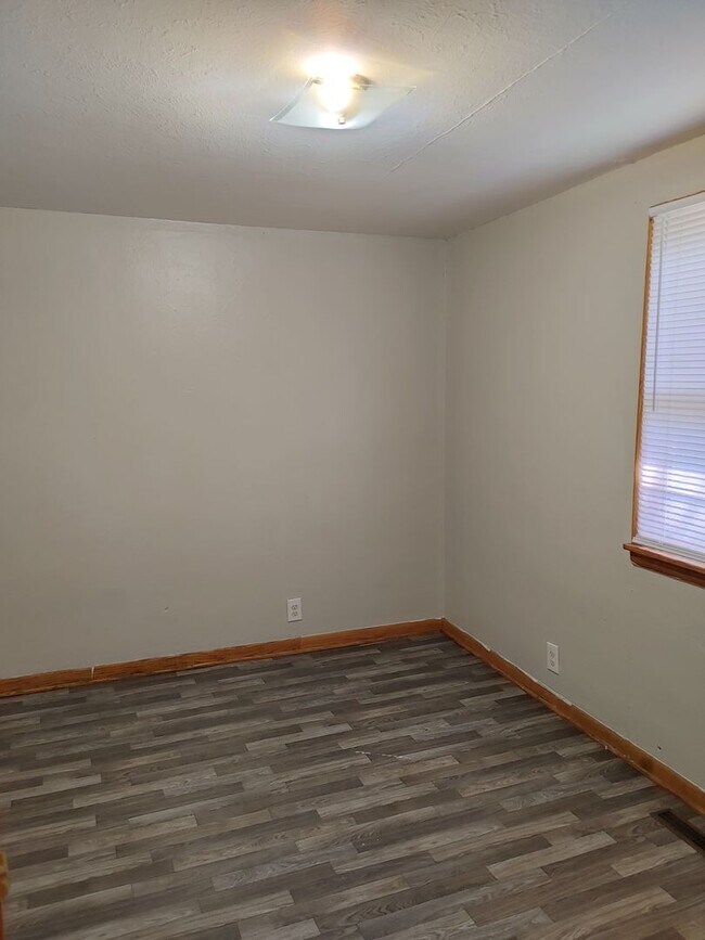 Building Photo - 812 Grafton St