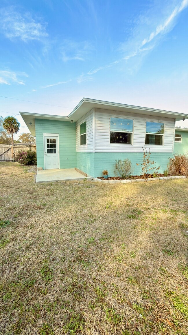 Building Photo - 6910 Corkwood Rd