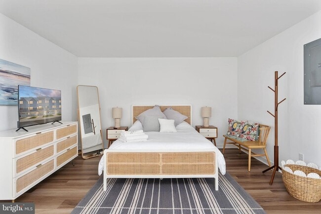 Building Photo - 308 Douglas Ave