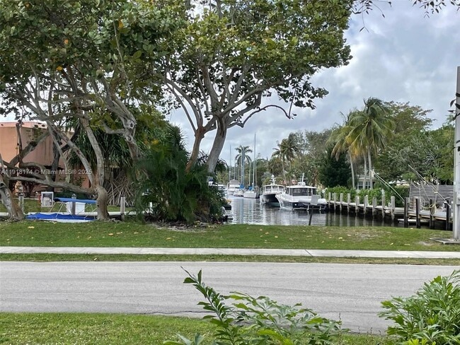 Building Photo - 846 SW 10th St