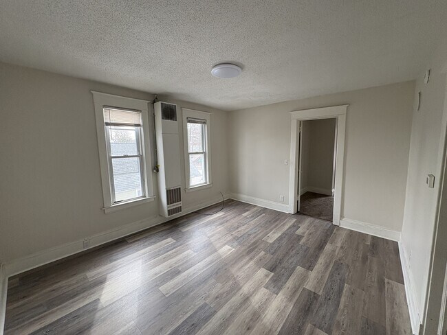 Building Photo - 744 Oakland Ave SW