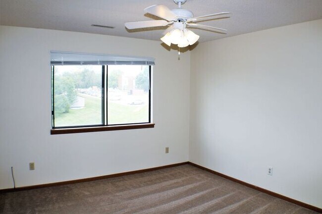 Building Photo - $1,450 | 3 Bedroom, 2.5 Bathroom Town Home...