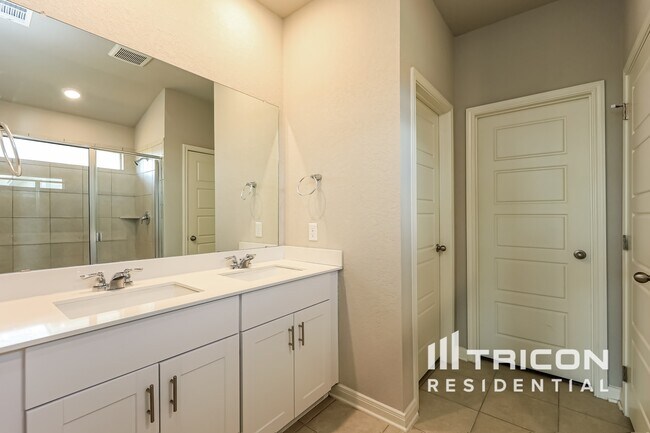 Building Photo - 13626 Paxton Blvd