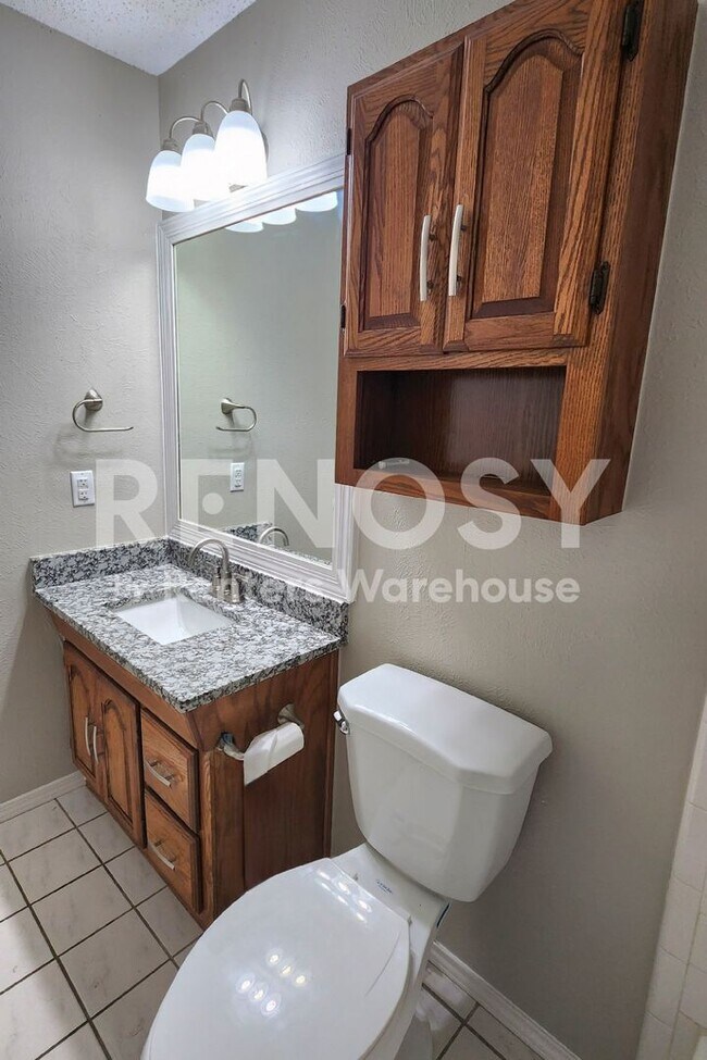 Building Photo - 7517 Oak Ridge Dr