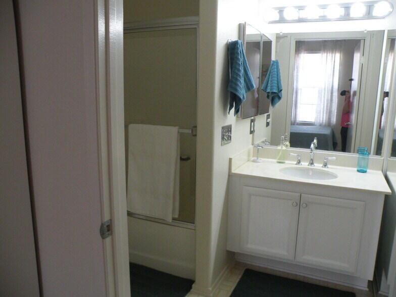 Building Photo - 8680 New Salem St