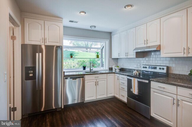 Building Photo - 5415 Helm Ct