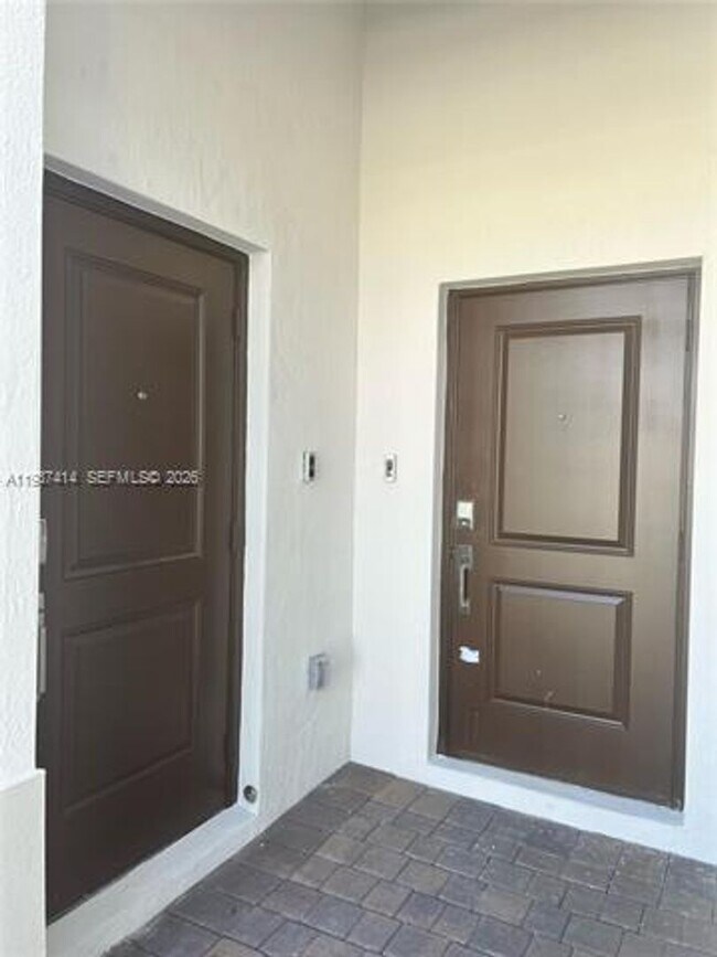 Building Photo - 2422 SE 30th St