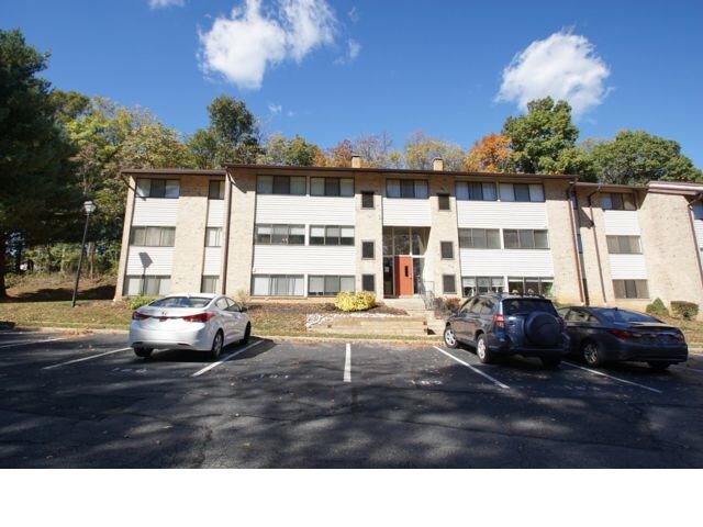 Building Photo - 140 Royal Oak Dr