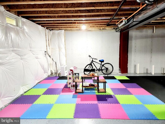 Building Photo - 12 Sassafras Ln