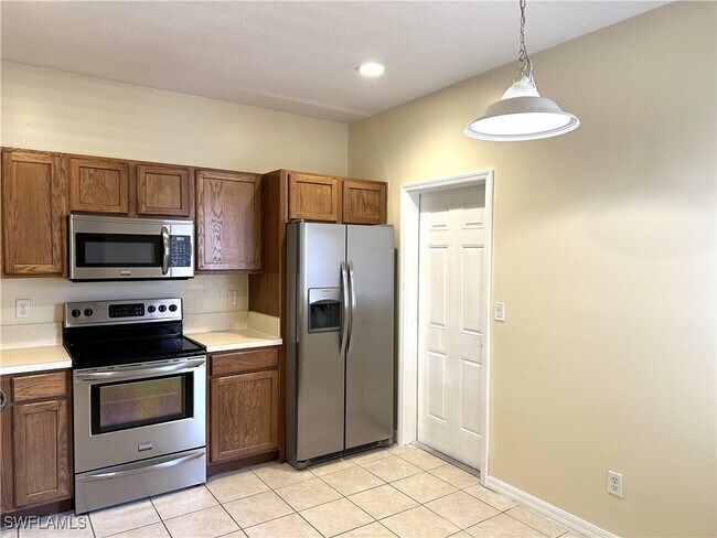 Building Photo - 9638 Roundstone Cir