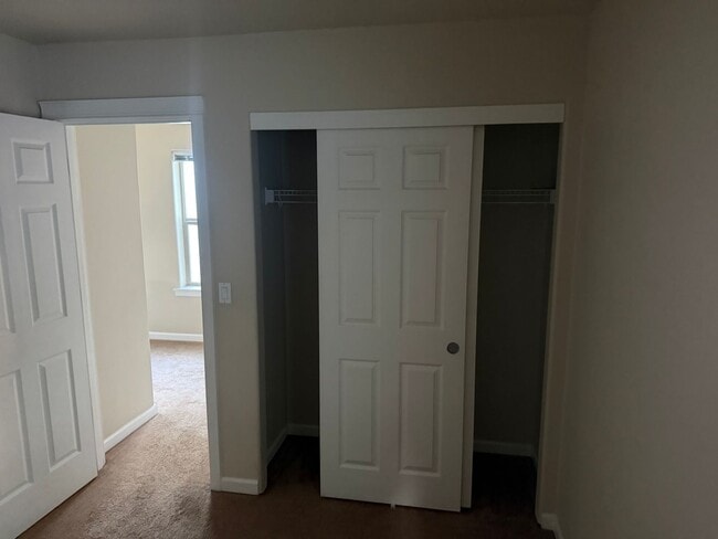 Building Photo - 4084 Aden Pl NE