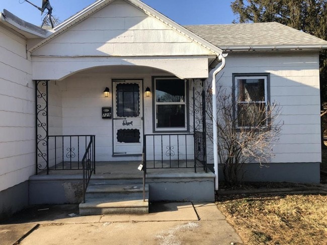 Primary Photo - 729 Euclid Ave