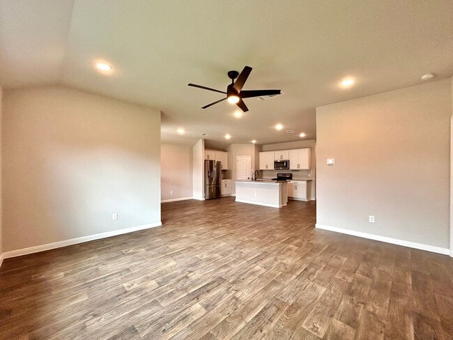 Building Photo - Beautiful 4/BR 2/BA Contemporary Home with Patio, Garage & Laundry Room