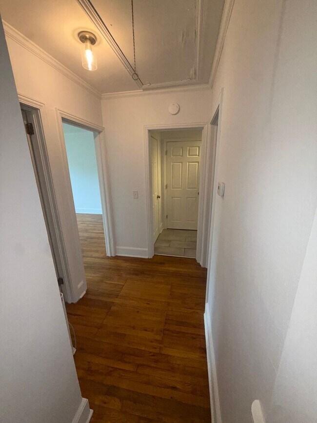 Building Photo - Charming All-Brick 2BR Home with Spacious Yard & Prime Columbia Location