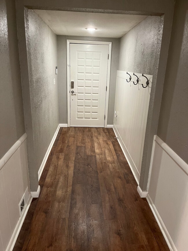 Building Photo - 5024 S 85th East Ave