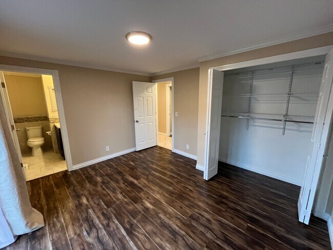 Building Photo - Single Level Home Close to Downtown Redmond - Yard Care Included