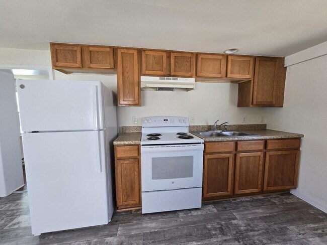 Building Photo - 76 Chestnut St