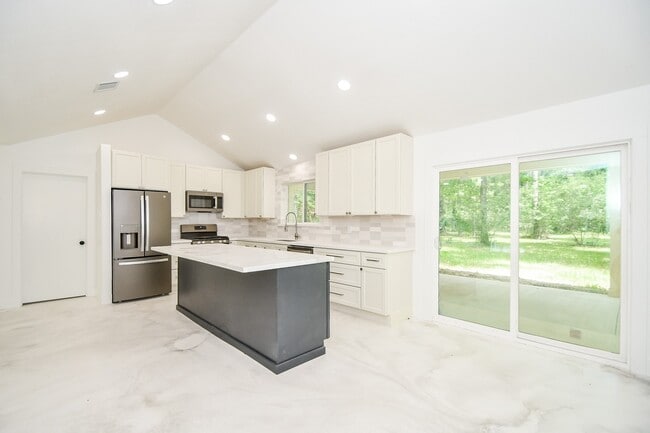 Building Photo - 6914 Evergreen St