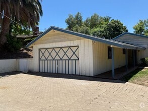 Building Photo - Large Ranch-Style Home in Vista