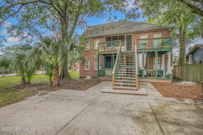 Building Photo - 962 Cherry St