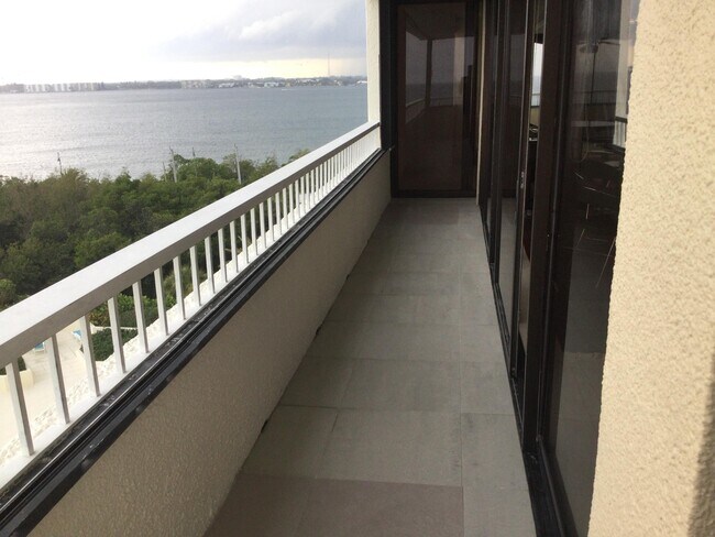 Building Photo - 5280 N Ocean Dr