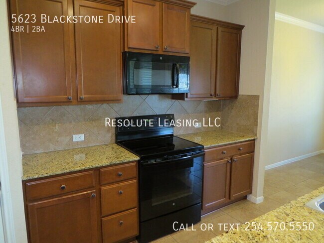 Building Photo - 5623 Blackstone Dr