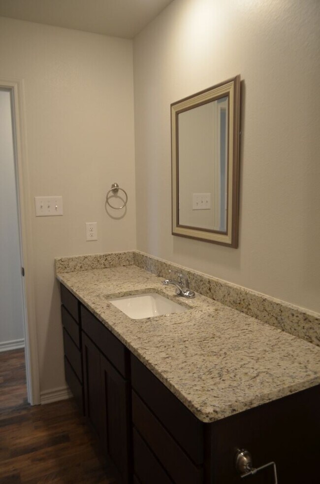 Building Photo - 1826 Castroville Trl