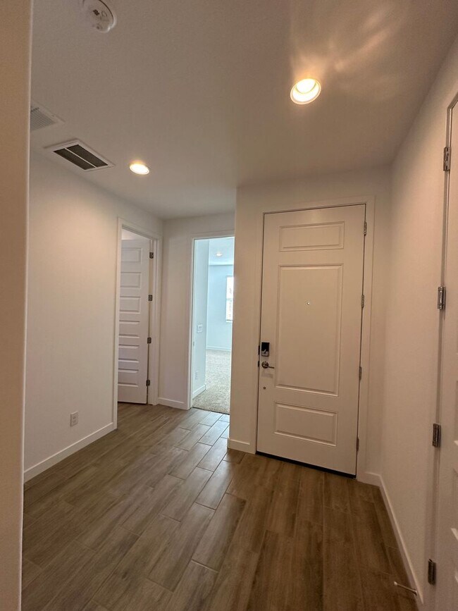 Building Photo - Nextgen home in Phoenix