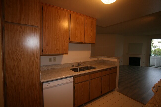 Building Photo - 3637 Clarington Ave